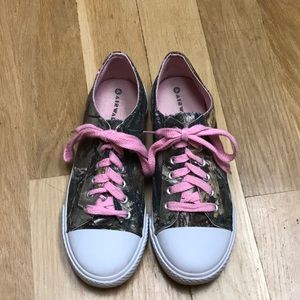 Airwalk size 8 1/2 camo shoes